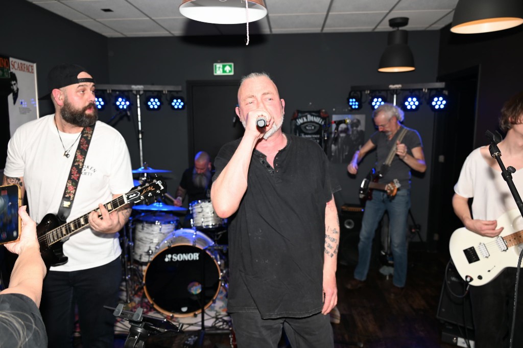 ../Images/10 jaar Ro's Barbershop 330.jpg